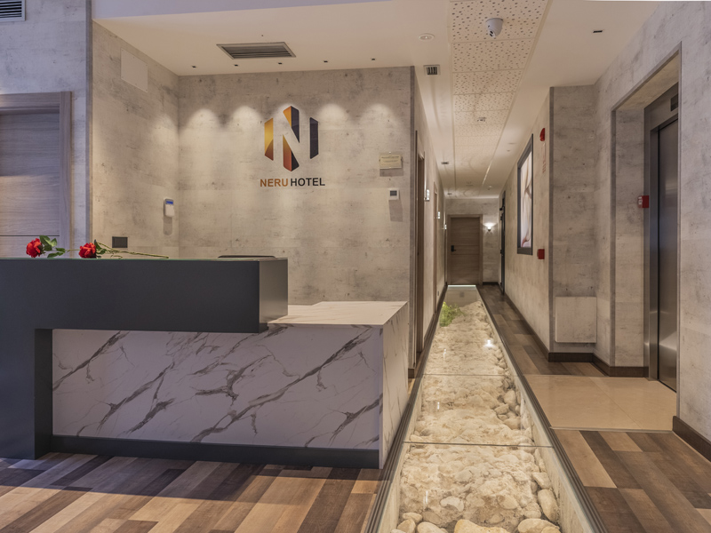 neru hotel en leon encanto boutique barrio humedo interior recepcion 1